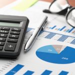 Jak zdecydować się na zakład pogrzebowy? Wskazówki dla osób w żałobie.